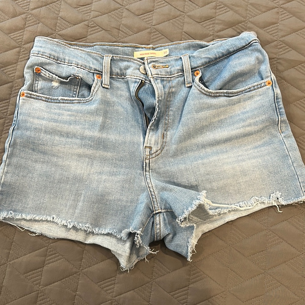 Levi’s high Rise Shorts